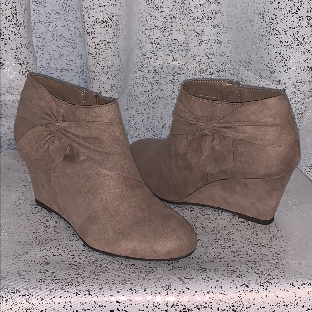 ⭐️NEVER WORN⭐️ Chinese Laundry Viveca Bootie